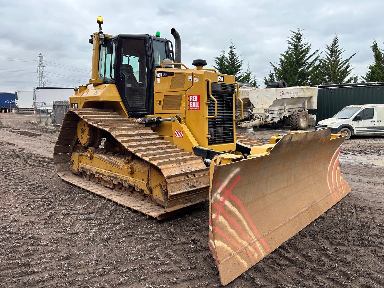 CAT D6N LGP 70795 - Red Bull Equipment